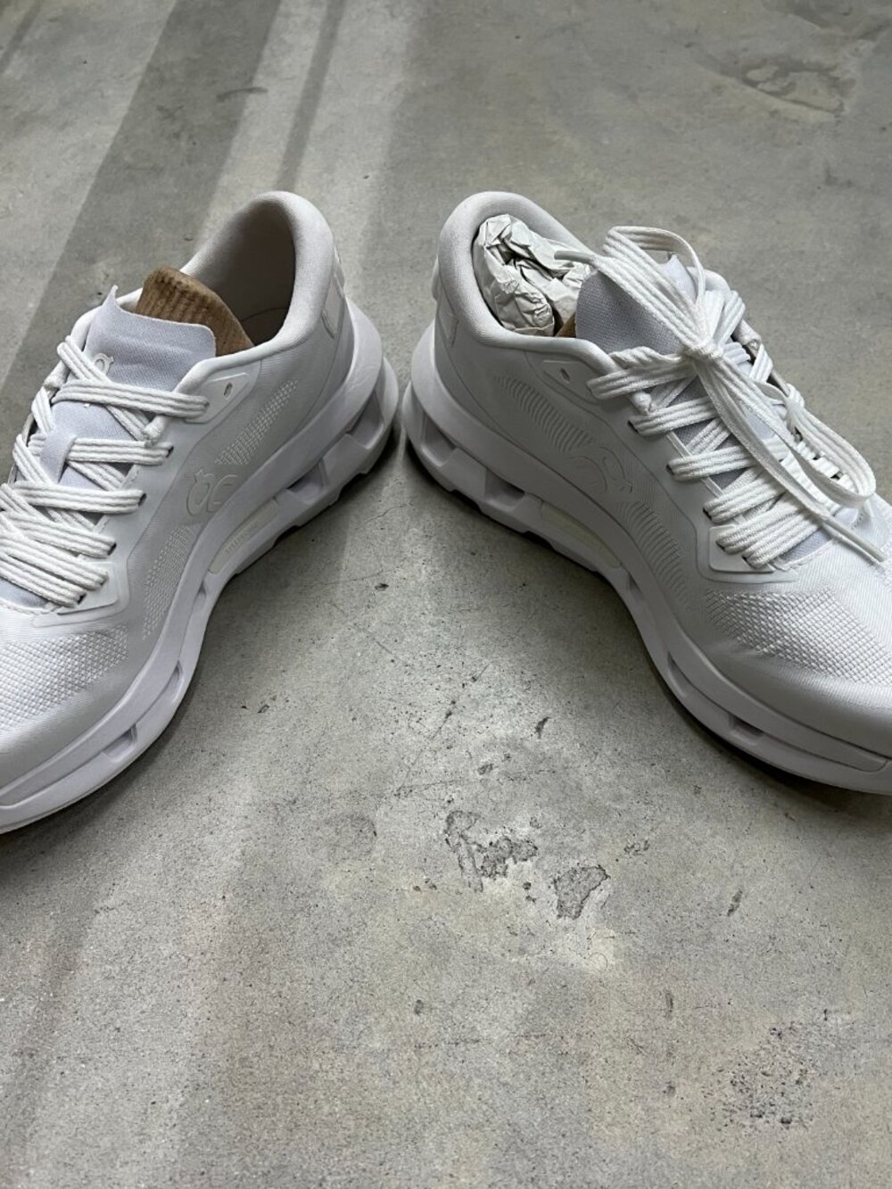 On Running Cloudzone Triple White Wmn's 3WF10071200 - New with Defects - Picture 5 of 13